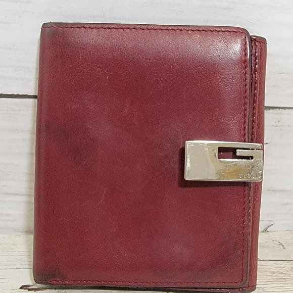 GUCCI vintage G Clip Bifold Wallet Wine Red Leather - Picture 3 of 15